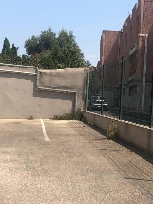 Apartment Studio Le 2, Free Parking, Free Wifi, Transports Nimes